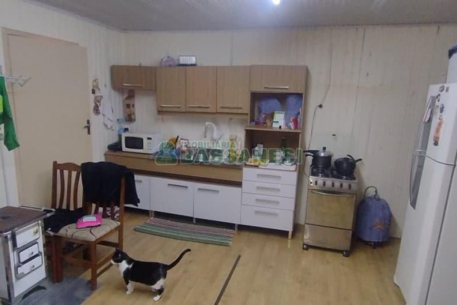 Casa com 136m², 3 dormitórios, 3 vagas, no bairro Diamantino em Caxias do Sul para Comprar