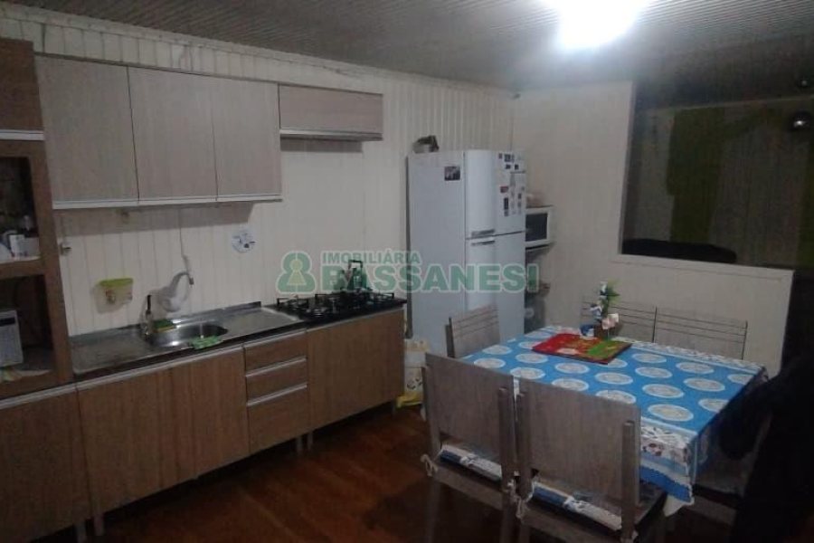 Casa com 136m², 3 dormitórios, 3 vagas, no bairro Diamantino em Caxias do Sul para Comprar