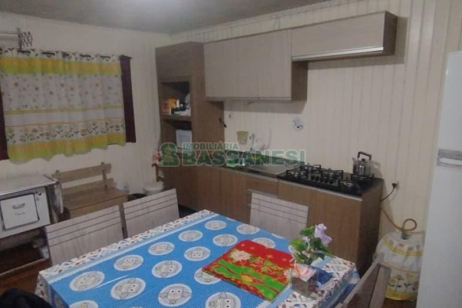 Casa com 136m², 3 dormitórios, 3 vagas, no bairro Diamantino em Caxias do Sul para Comprar