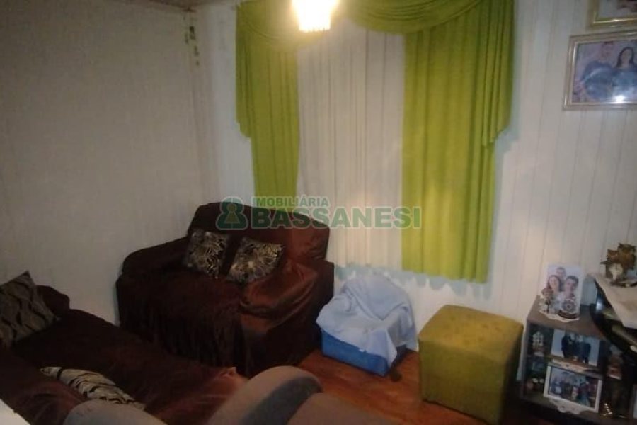 Casa com 136m², 3 dormitórios, 3 vagas, no bairro Diamantino em Caxias do Sul para Comprar