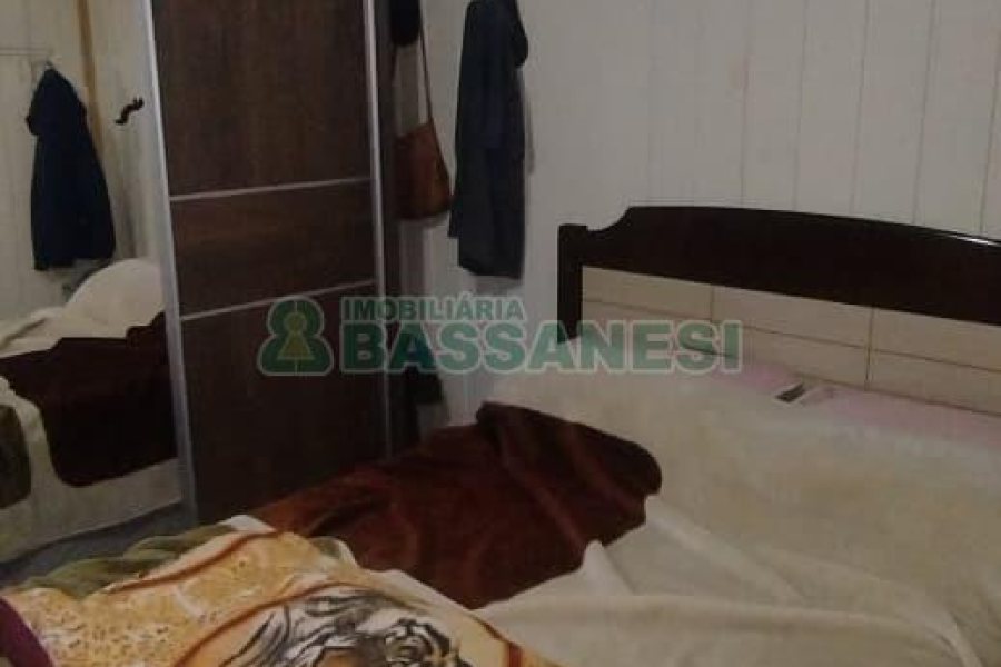 Casa com 136m², 3 dormitórios, 3 vagas, no bairro Diamantino em Caxias do Sul para Comprar