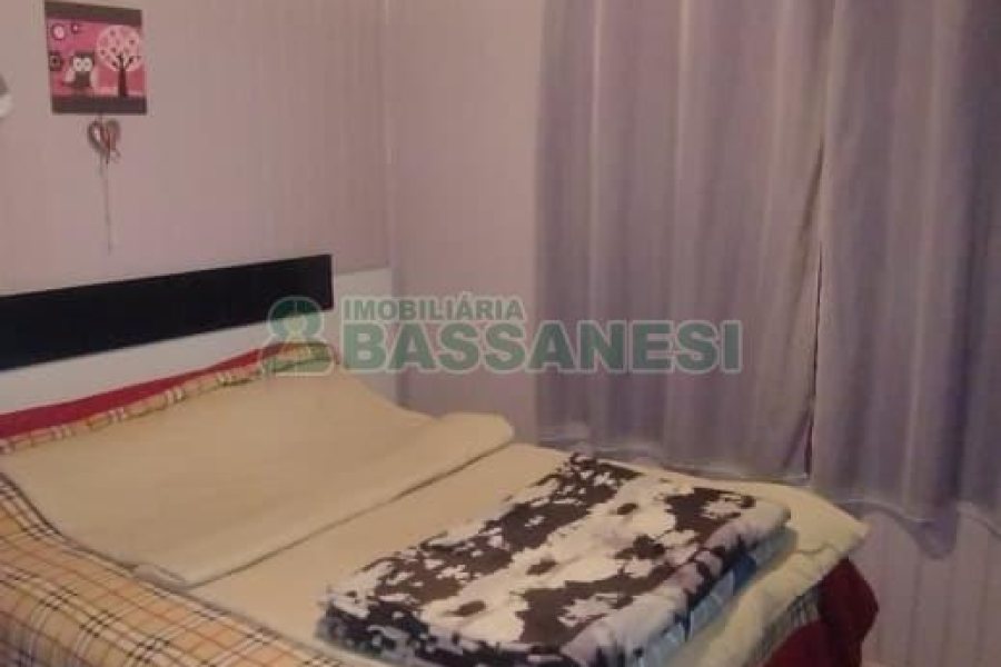 Casa com 136m², 3 dormitórios, 3 vagas, no bairro Diamantino em Caxias do Sul para Comprar