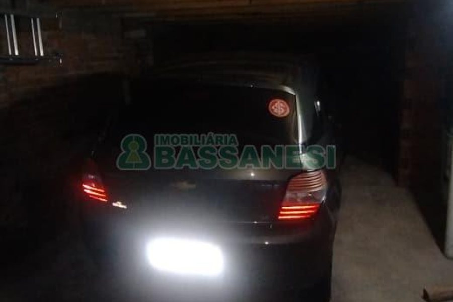 Casa com 136m², 3 dormitórios, 3 vagas, no bairro Diamantino em Caxias do Sul para Comprar