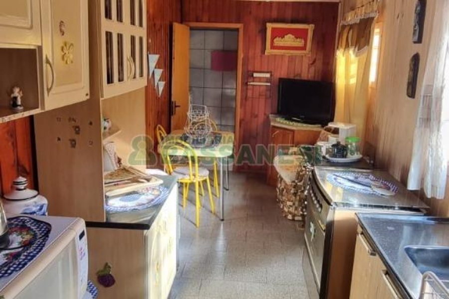 Casa com 135m², 4 dormitórios, 1 vaga, no bairro Desvio Rizzo em Caxias do Sul para Comprar