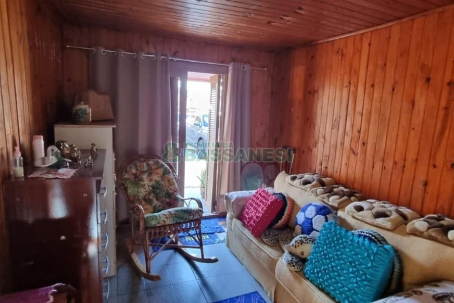 Casa com 135m², 4 dormitórios, 1 vaga, no bairro Desvio Rizzo em Caxias do Sul para Comprar