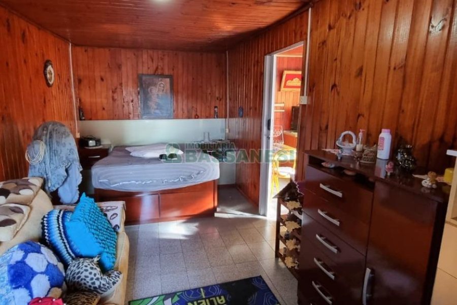 Casa com 135m², 4 dormitórios, 1 vaga, no bairro Desvio Rizzo em Caxias do Sul para Comprar