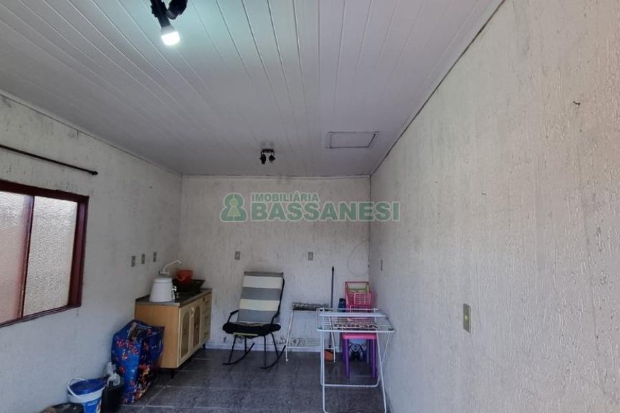 Casa com 135m², 4 dormitórios, 1 vaga, no bairro Desvio Rizzo em Caxias do Sul para Comprar