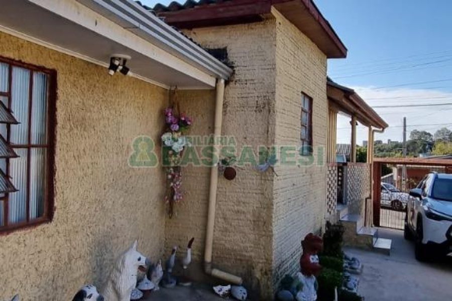 Casa com 135m², 4 dormitórios, 1 vaga, no bairro Desvio Rizzo em Caxias do Sul para Comprar