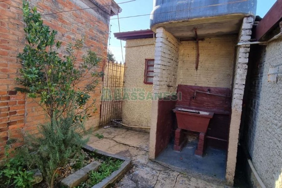 Casa com 135m², 4 dormitórios, 1 vaga, no bairro Desvio Rizzo em Caxias do Sul para Comprar