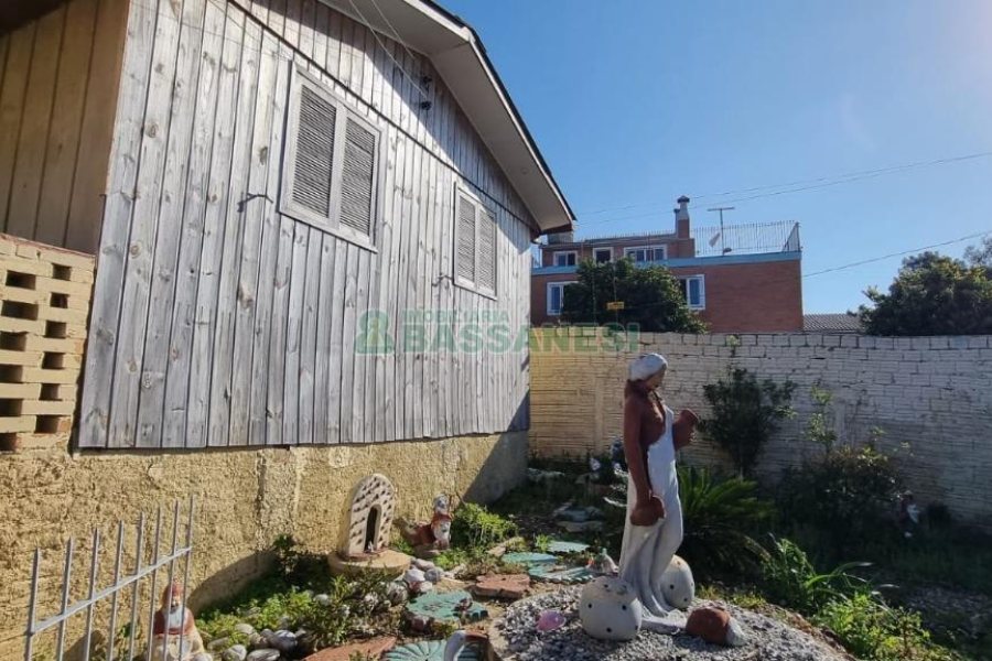 Casa com 135m², 4 dormitórios, 1 vaga, no bairro Desvio Rizzo em Caxias do Sul para Comprar