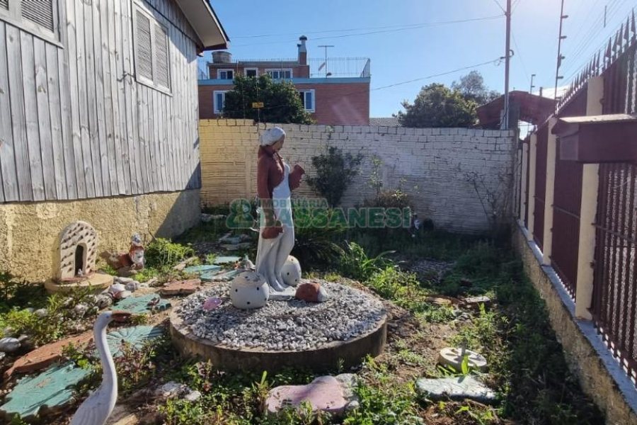 Casa com 135m², 4 dormitórios, 1 vaga, no bairro Desvio Rizzo em Caxias do Sul para Comprar