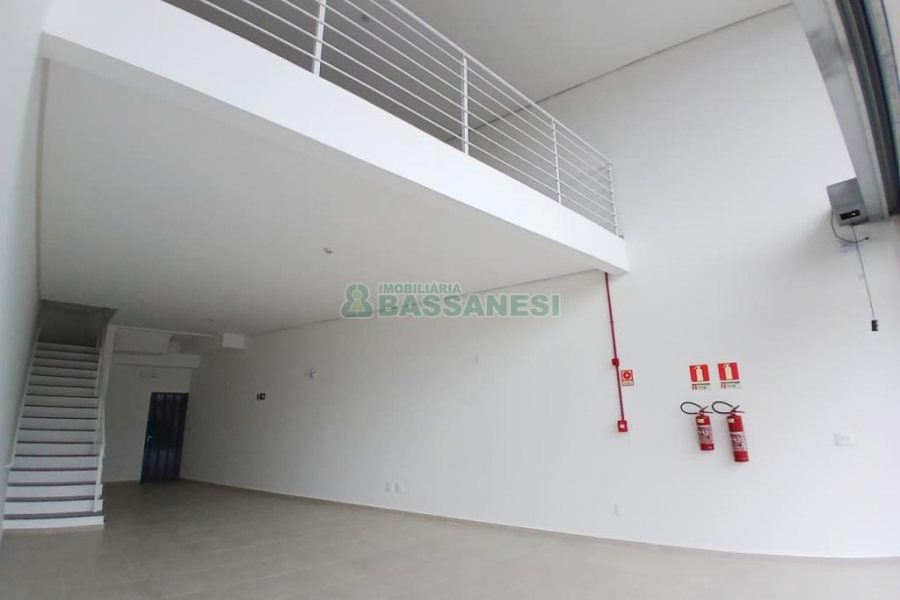 Loja com 120m², no bairro Desvio Rizzo em Caxias do Sul para Alugar