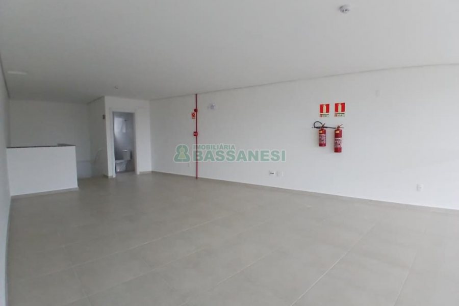 Loja com 120m², no bairro Desvio Rizzo em Caxias do Sul para Alugar
