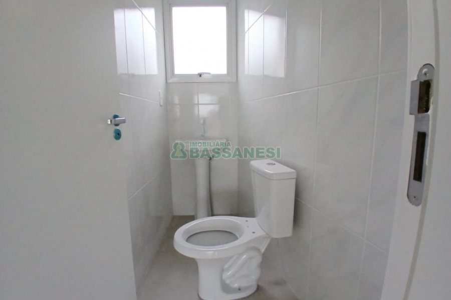 Loja com 120m², no bairro Desvio Rizzo em Caxias do Sul para Alugar