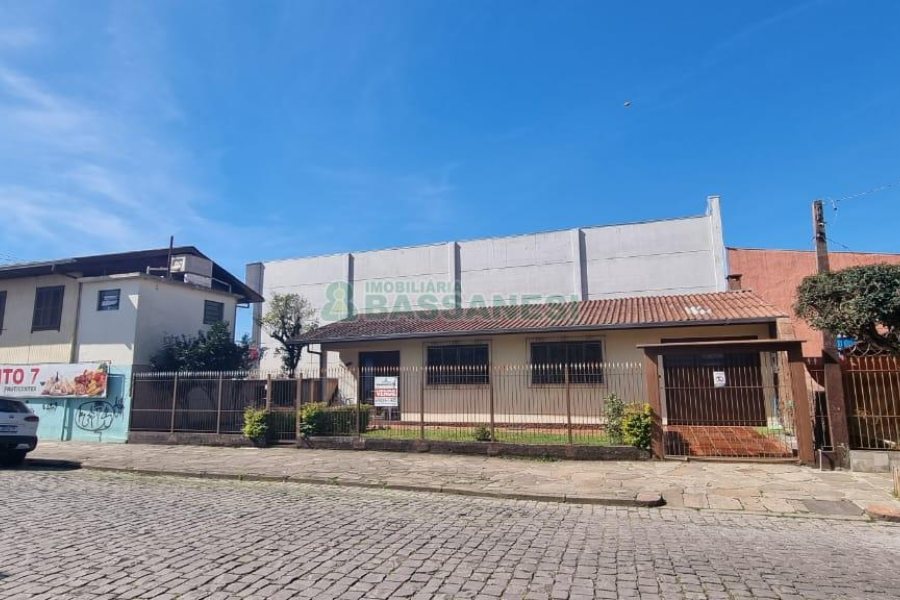 Casa com 170m², 3 dormitórios, 1 vaga, no bairro São José em Caxias do Sul para Comprar