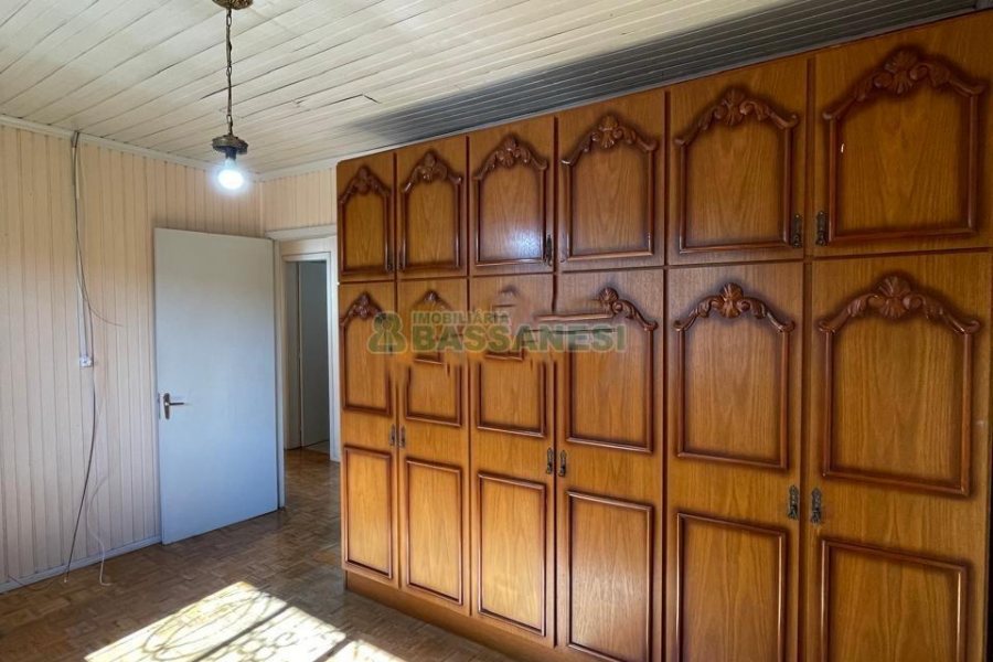 Casa com 170m², 3 dormitórios, 1 vaga, no bairro São José em Caxias do Sul para Comprar