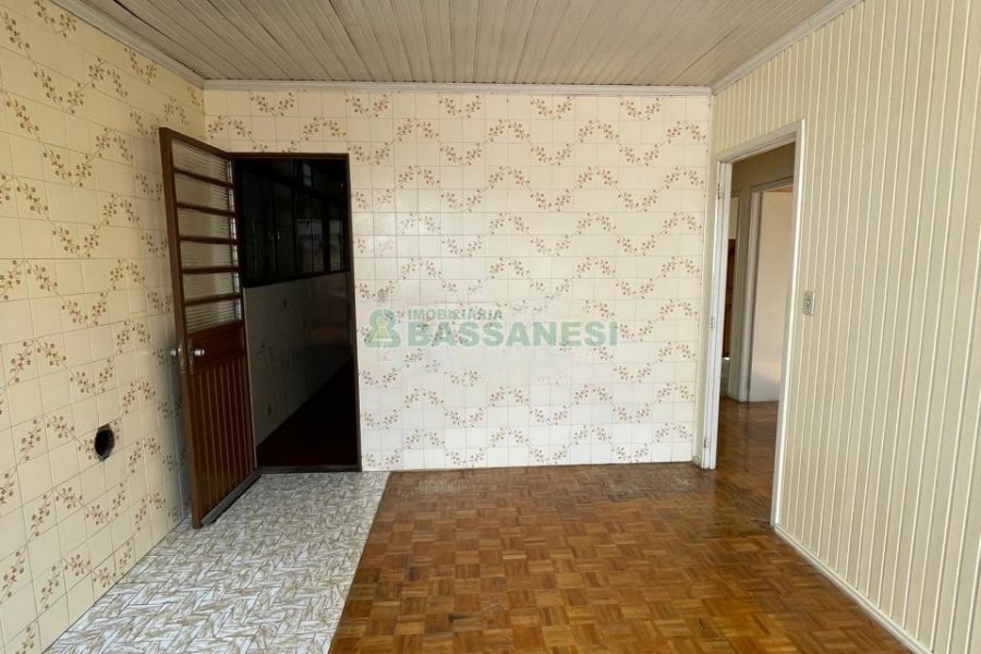 Casa com 170m², 3 dormitórios, 1 vaga, no bairro São José em Caxias do Sul para Comprar