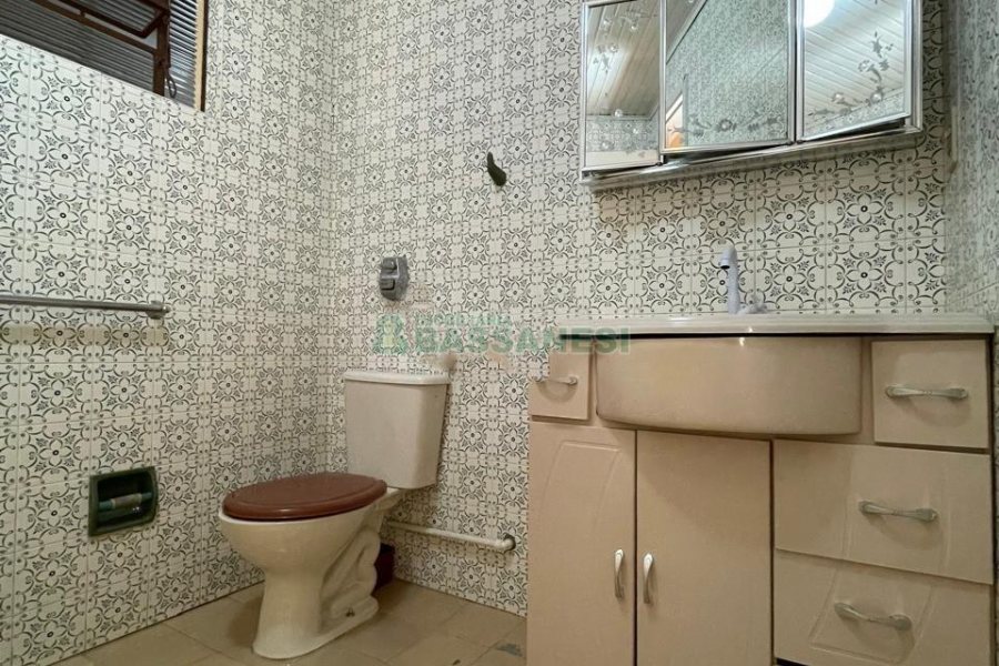 Casa com 170m², 3 dormitórios, 1 vaga, no bairro São José em Caxias do Sul para Comprar