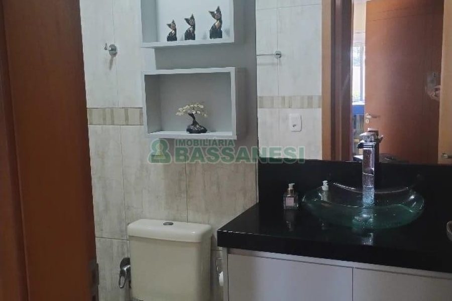 Apartamento com 176m², 2 dormitórios, 2 vagas, no bairro Charqueadas em Caxias do Sul para Comprar