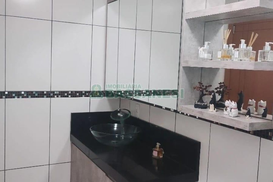 Apartamento com 176m², 2 dormitórios, 2 vagas, no bairro Charqueadas em Caxias do Sul para Comprar
