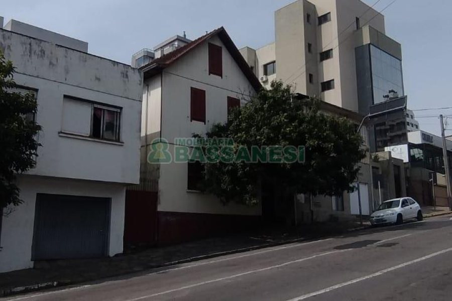 Casa com 120m², 3 dormitórios, 1 vaga, no bairro São Pelegrino em Caxias do Sul para Comprar
