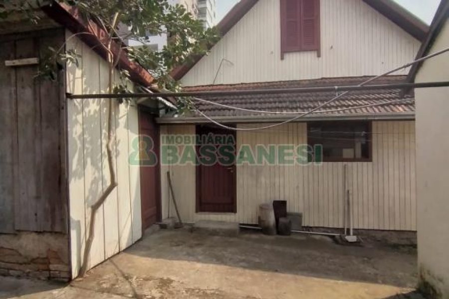 Casa com 120m², 3 dormitórios, 1 vaga, no bairro São Pelegrino em Caxias do Sul para Comprar