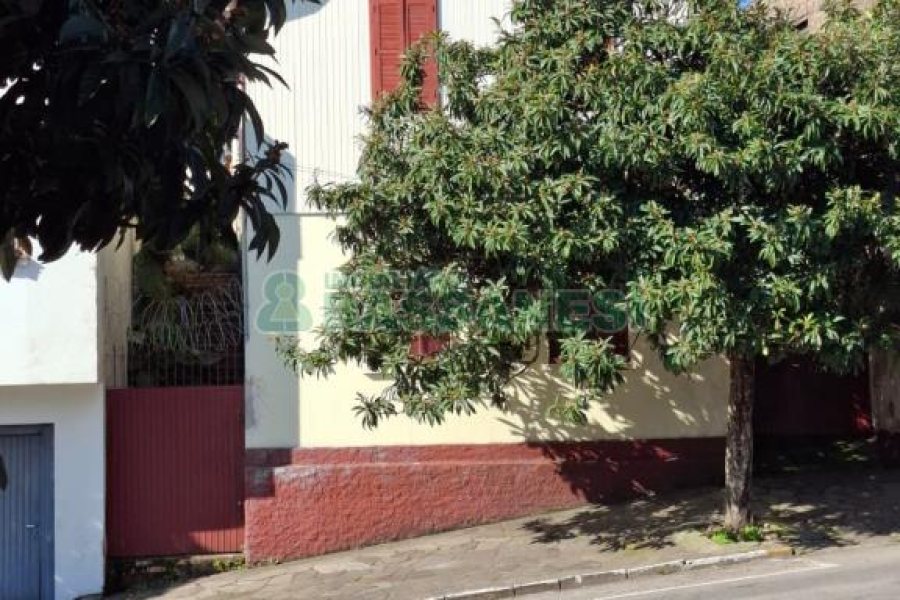 Casa com 120m², 3 dormitórios, 1 vaga, no bairro São Pelegrino em Caxias do Sul para Comprar