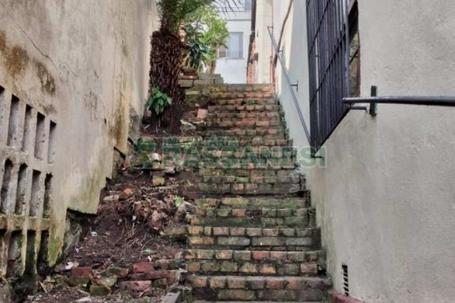 Casa com 120m², 3 dormitórios, 1 vaga, no bairro São Pelegrino em Caxias do Sul para Comprar