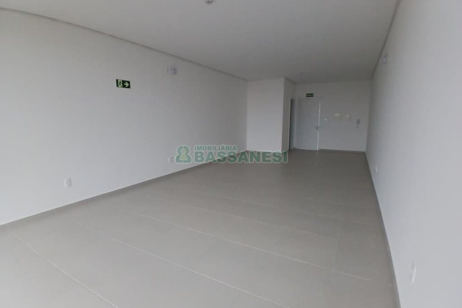 Sala com 55m², no bairro Desvio Rizzo em Caxias do Sul para Alugar