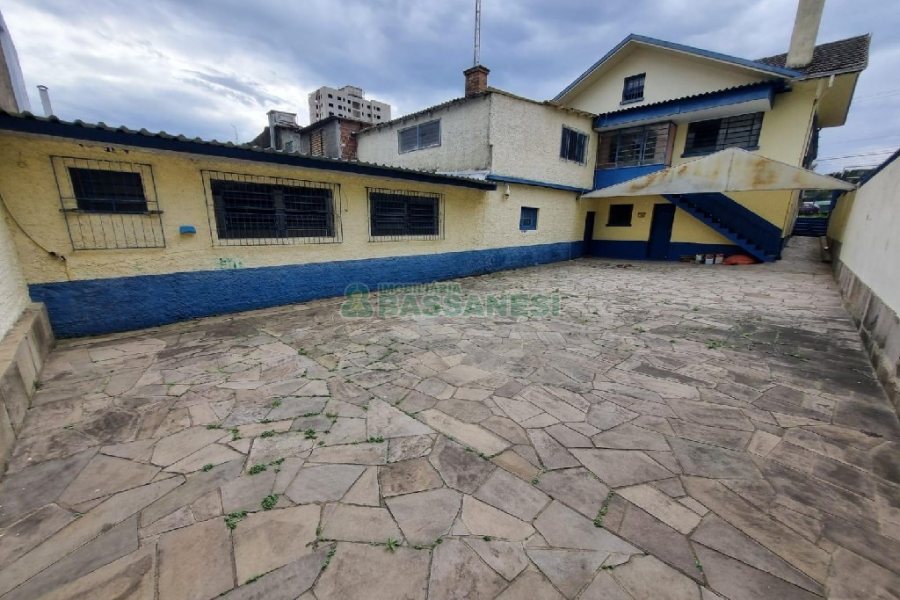 Casa Comercial com 400m², no bairro Santa Catarina em Caxias do Sul para Alugar