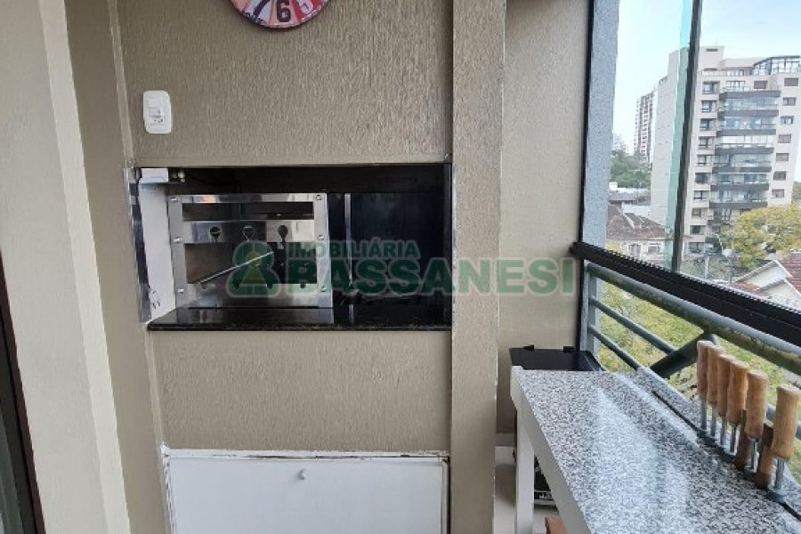 Apto Mobiliado com 115m², 3 dormitórios, 2 vagas, no bairro Centro em Caxias do Sul para Alugar