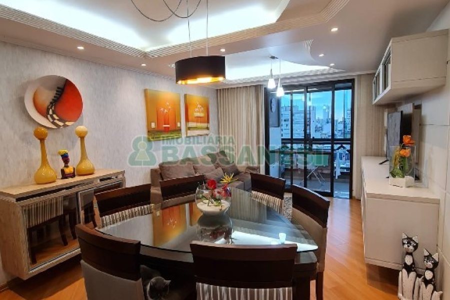 Apto Mobiliado com 115m², 3 dormitórios, 2 vagas, no bairro Centro em Caxias do Sul para Alugar