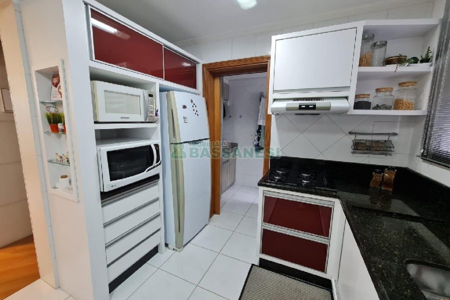 Apto Mobiliado com 115m², 3 dormitórios, 2 vagas, no bairro Centro em Caxias do Sul para Alugar
