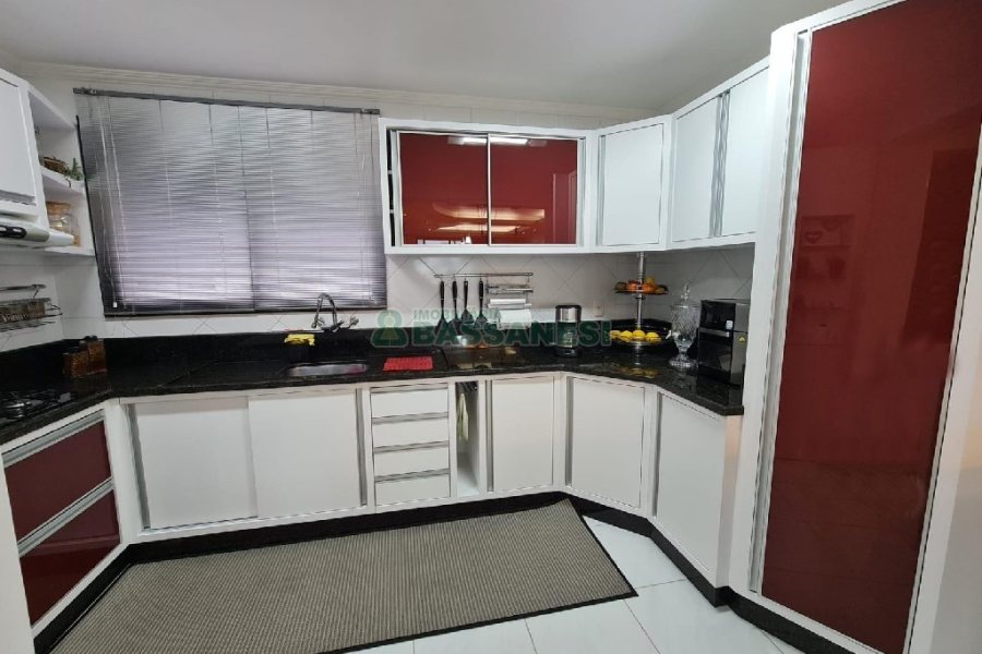 Apto Mobiliado com 115m², 3 dormitórios, 2 vagas, no bairro Centro em Caxias do Sul para Alugar