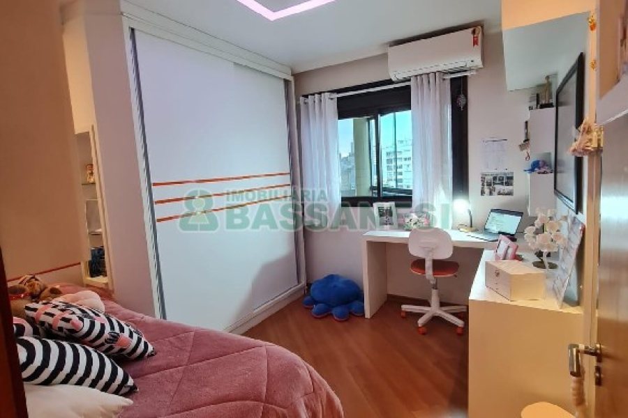 Apto Mobiliado com 115m², 3 dormitórios, 2 vagas, no bairro Centro em Caxias do Sul para Alugar