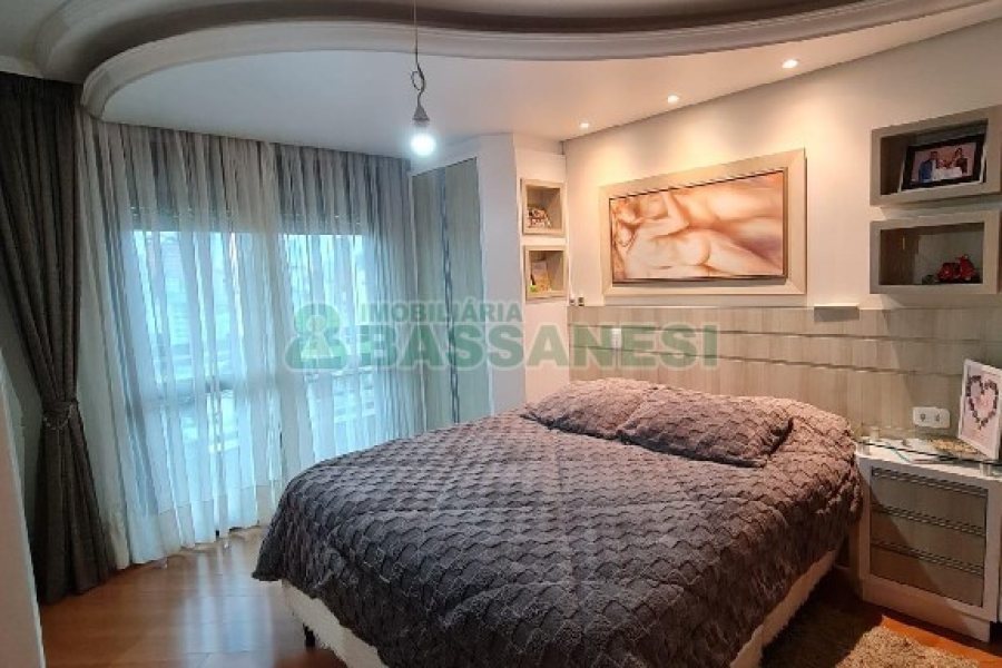 Apto Mobiliado com 115m², 3 dormitórios, 2 vagas, no bairro Centro em Caxias do Sul para Alugar