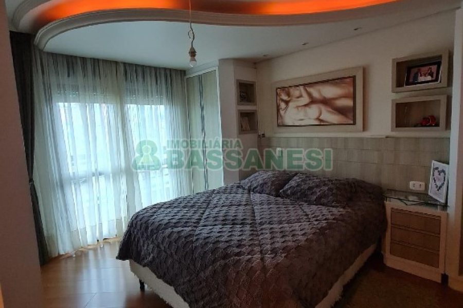 Apto Mobiliado com 115m², 3 dormitórios, 2 vagas, no bairro Centro em Caxias do Sul para Alugar