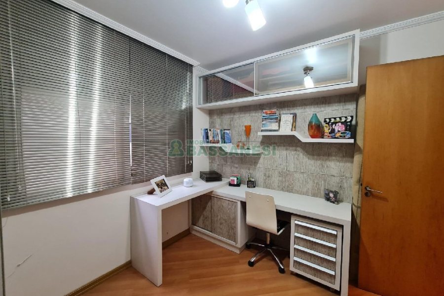 Apto Mobiliado com 115m², 3 dormitórios, 2 vagas, no bairro Centro em Caxias do Sul para Alugar