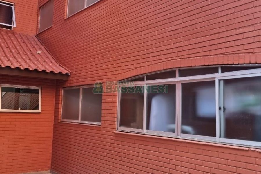Apartamento com 89m², 2 dormitórios, 2 vagas, no bairro Madureira em Caxias do Sul para Alugar