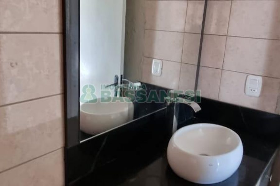 Apartamento com 89m², 2 dormitórios, 2 vagas, no bairro Madureira em Caxias do Sul para Alugar