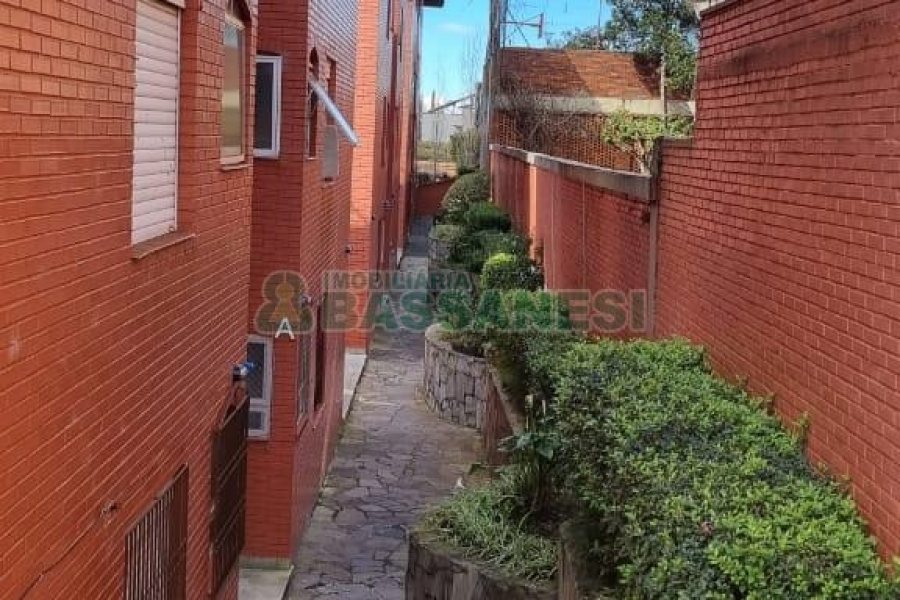 Apartamento com 89m², 2 dormitórios, 2 vagas, no bairro Madureira em Caxias do Sul para Alugar