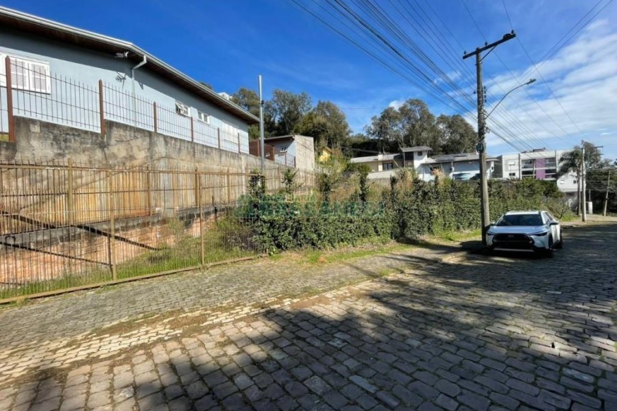 Terreno com 355m², no bairro Colina Sorriso em Caxias do Sul para Comprar