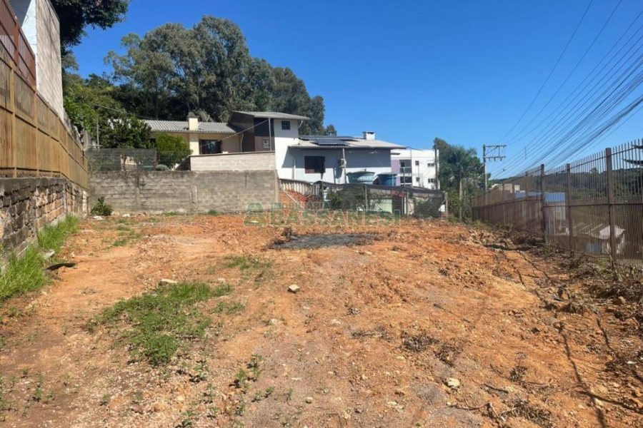 Terreno com 355m², no bairro Colina Sorriso em Caxias do Sul para Comprar