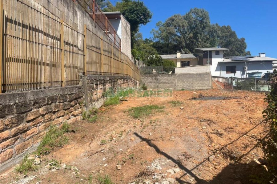 Terreno com 355m², no bairro Colina Sorriso em Caxias do Sul para Comprar