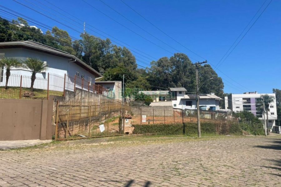 Terreno com 355m², no bairro Colina Sorriso em Caxias do Sul para Comprar