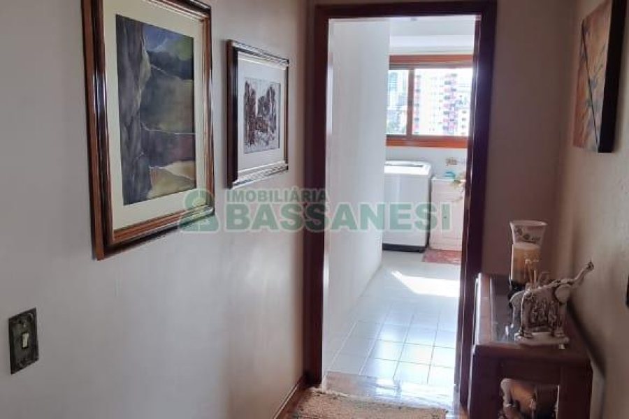 Apartamento com 171m², 3 dormitórios, 2 vagas, no bairro Centro em Caxias do Sul para Comprar