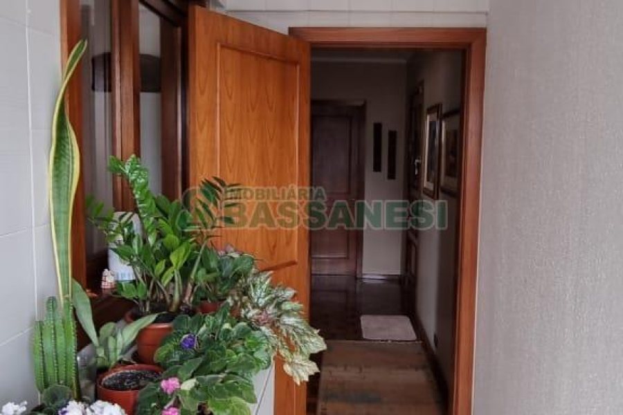 Apartamento com 171m², 3 dormitórios, 2 vagas, no bairro Centro em Caxias do Sul para Comprar