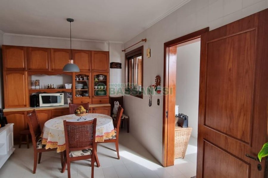 Apartamento com 171m², 3 dormitórios, 2 vagas, no bairro Centro em Caxias do Sul para Comprar