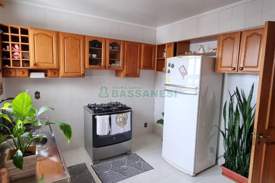 Apartamento com 171m², 3 dormitórios, 2 vagas, no bairro Centro em Caxias do Sul para Comprar