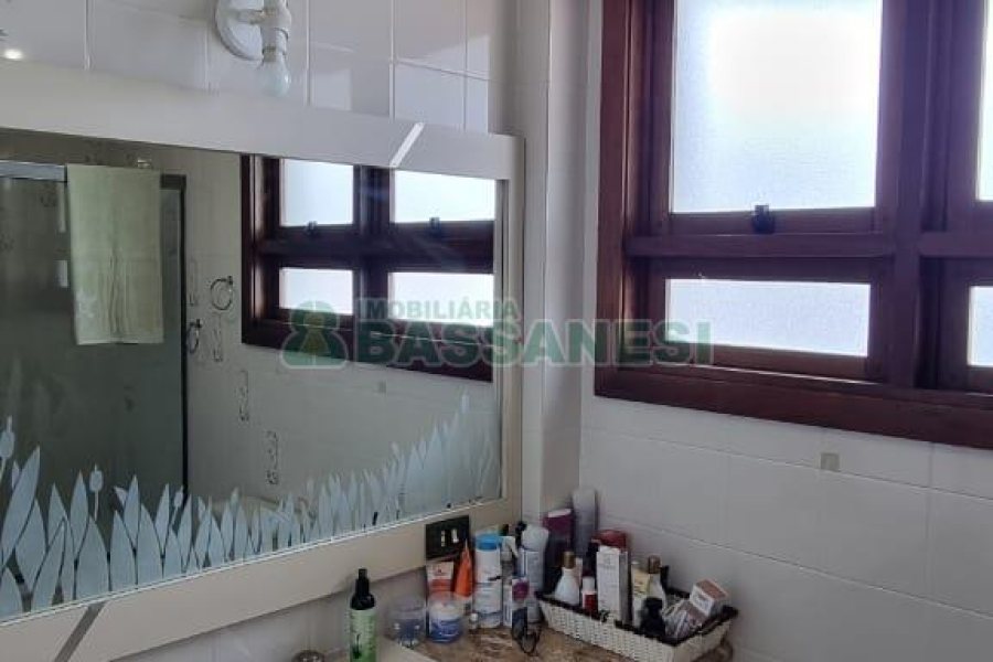 Apartamento com 171m², 3 dormitórios, 2 vagas, no bairro Centro em Caxias do Sul para Comprar